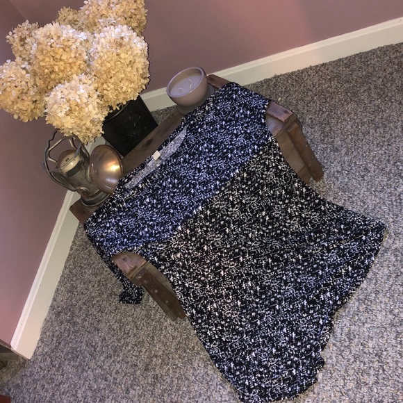 White House Black Market Tops - ❤️ 3/$10 White House Black Market top